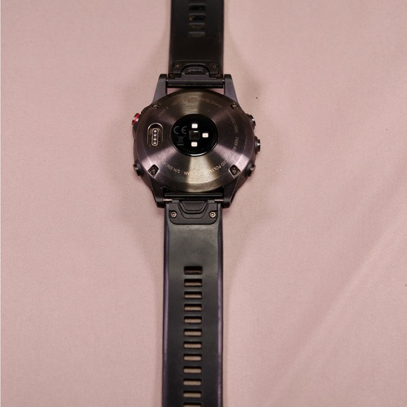 Garmin Fenix 5 Watch with Accessories - Picture 3 of 8